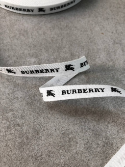 Тесьма белая с черной надписью, ширина 1 см ТКБ/10/7954 barb по цене 113 руб./метр