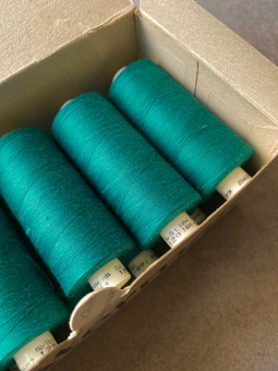 Нитки №120 Gutermann оттенок Bondi Blue (бирюзово-зелёный), полиэстер, намотка 1000 м арт 120/189 по цене 260 руб./штука