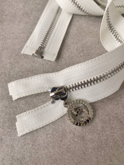 Молния  "пятерка" разъёмная молочная длина 80 см, звено Т6 металл цвет серебро МКМ/80/60077 по цене 775 руб./штука