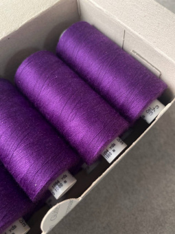 Нитки №120 Gutermann оттенок тёмно-пурпурный (полиэстер, намотка 1000 м) арт 120/373 по цене 260 руб./штука