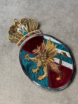 Нашивка "Герб со львом и короной"  Италия, параметры: 17,5*10 см АРТ.КИГ/17/61504 по цене 1 050 руб./штука