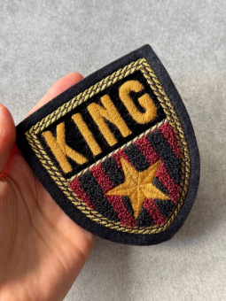 Нашивка герб "KING", Италия, параметры: 11*9,5 см АРТ.НИГ/11/61484 по цене 1 160 руб./штука